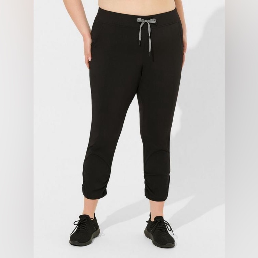 Torrid 4 Happy Camper Ripstop Crop Active Park Hopper Pant